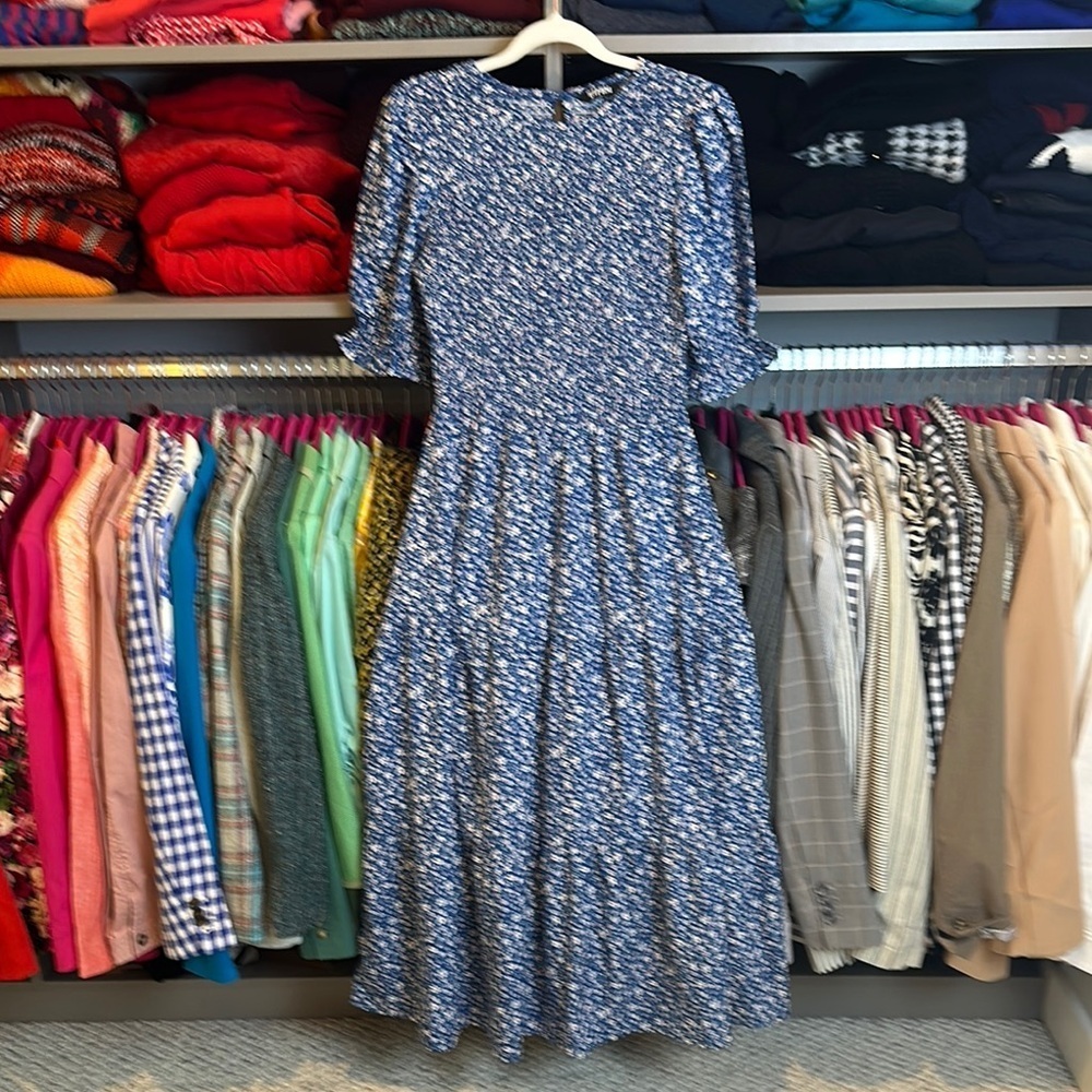 BTFMB blue/white floral short sleeve smocked back button closure midi dress S